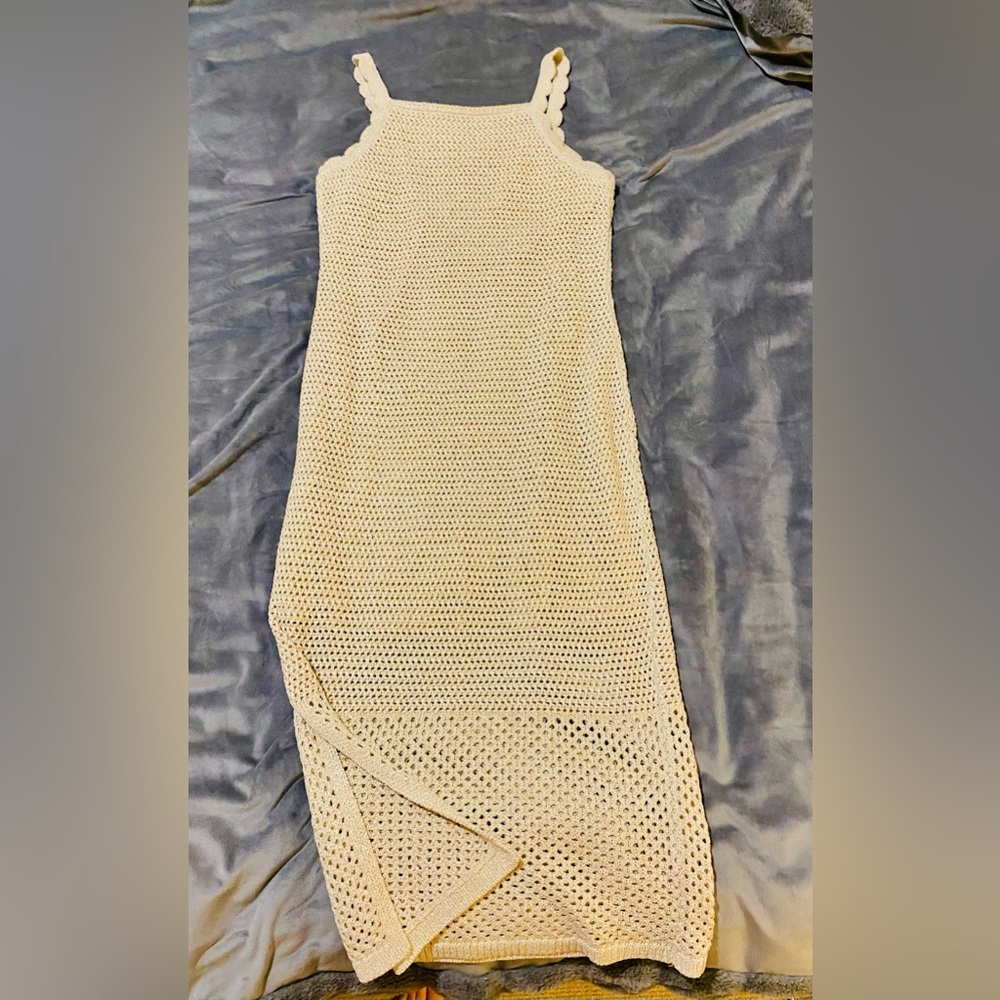 NWT Joie gold knitted dress offers a gorgeous silhouette for Summer.